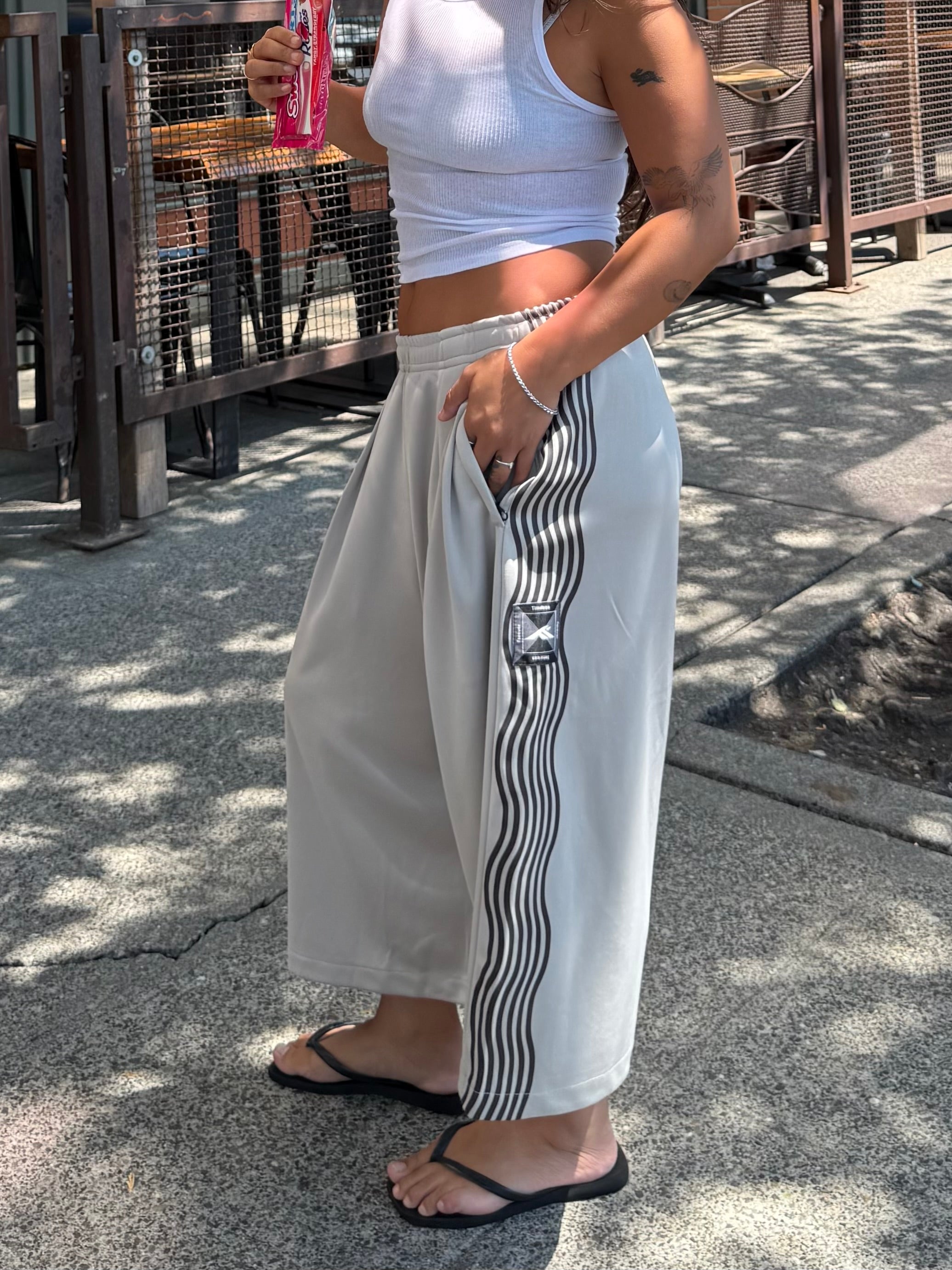 BEIGE SPINNER SHORTS