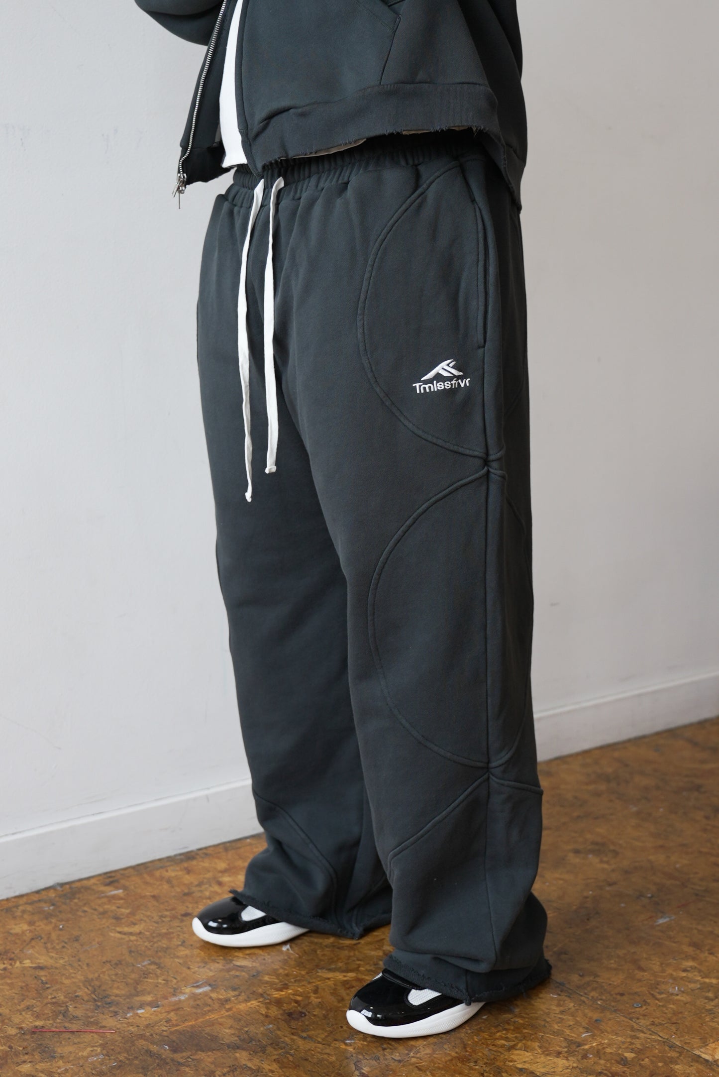 V2 SWIRLIES GUNMETAL