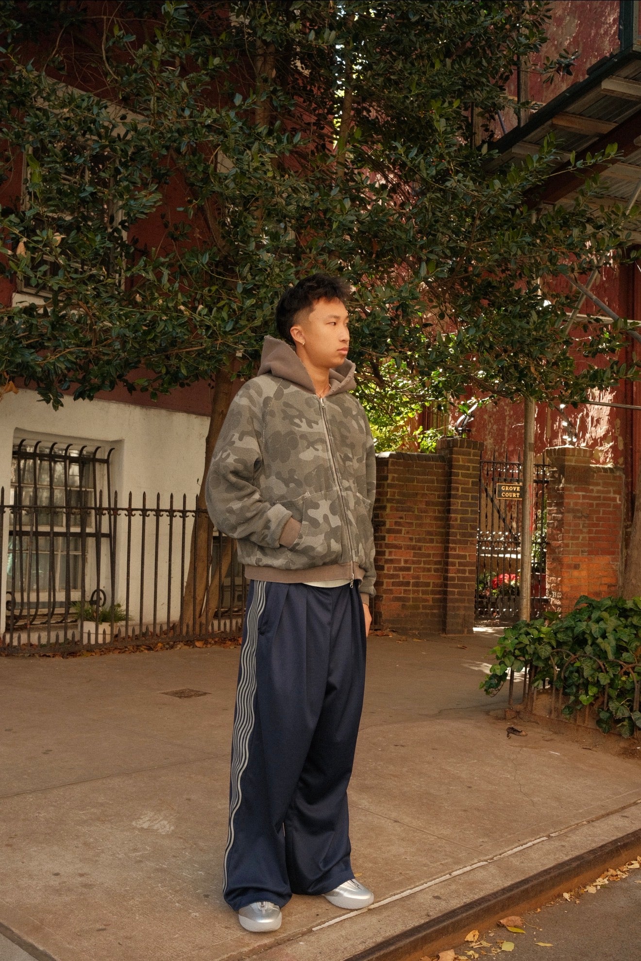 NAVY SPINNER SWEATS