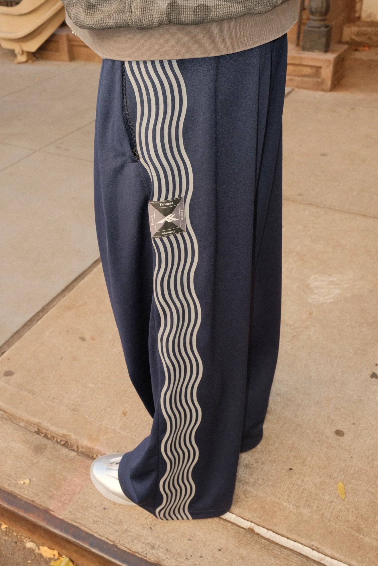 NAVY SPINNER SWEATS