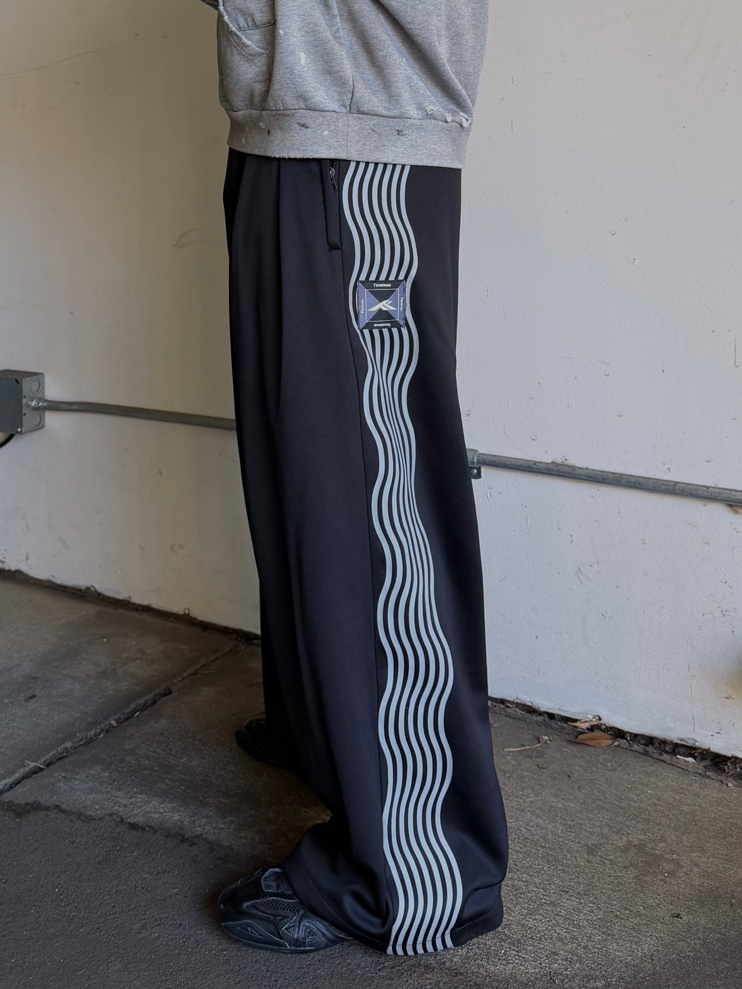 BLACK SPINNER SWEATS